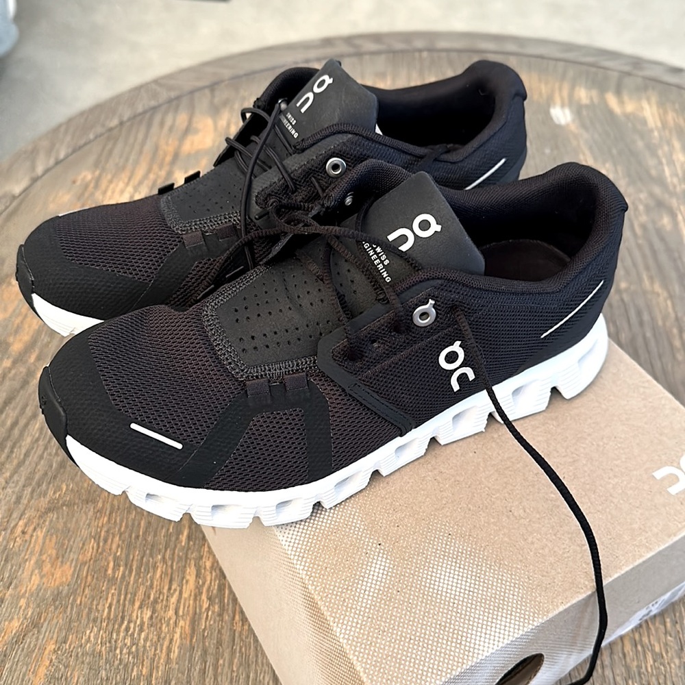 On Cloud 5 Shoes Running Sneakers Athletic Trainers 8 Women NIB